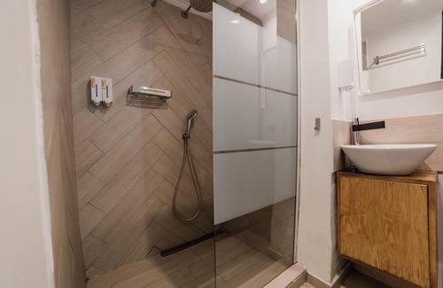 Thessaloniki City Centre Apartment | Cutest white-tower apartment with a private patio