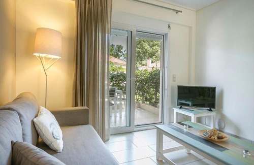 Karavomylos Villa | Deluxe Kefalonia Apartment 1 Bedroom Apartment Thalassa Tranquil Location & Access To Pool Karavomilos