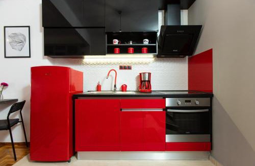 Thessaloniki City Centre Apartment | Downtown Luxury Boutique Suites : the red suite