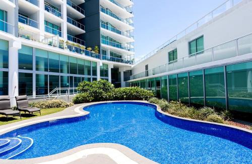 Southport Apartment | Elegant Splendor 3 bedroom Apartment with Tram Access