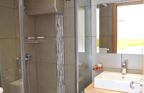Khalandrion House | Elements Rooms and Apartments