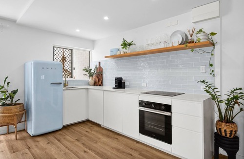 Mooloolaba Villa | Entire complex 4 self contained Villas. Outdoor entertaining space with pool.