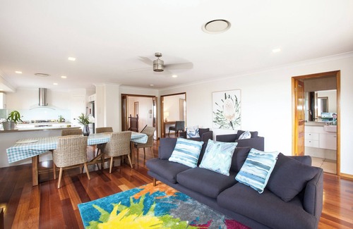 Ascot House | Executive Three Bedroom Two Level Spacious Home with Pool and Parking for Two