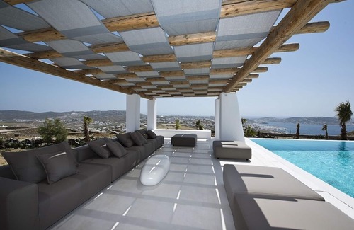 Tourlos Villa | Exquisite Villa, Private Infinity Pool, Fantastic Views to Aegean Sea & Mykonos Town (10 mins drive)