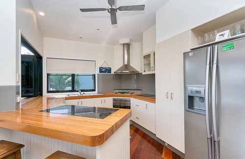 Clifton Beach House | Fantastic ocean and beach view holiday house.