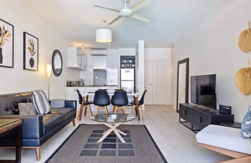 Palm Cove Apartment | Fig Oasis Poolside Resort Living at The Beach Club