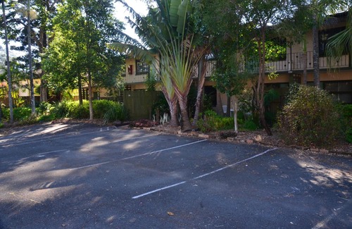 Indooroopilly Hotel | Forest Lodge Apartments