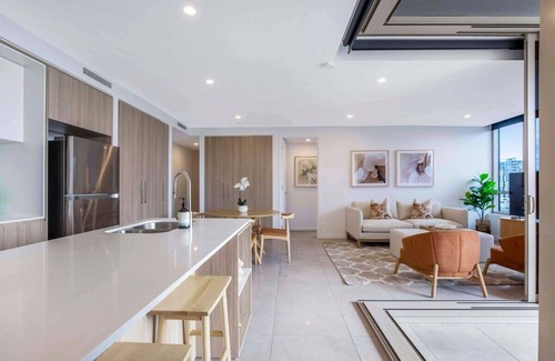 Kangaroo Point Apartment | Gabba Oasis - Luxury 3BR Apt & Pool
