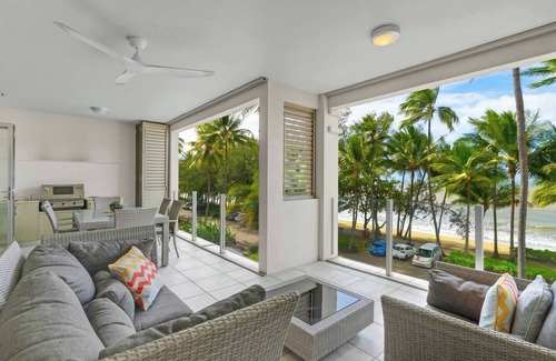 Palm Cove Apartment | Gris at Island Views Pool Paradise on the Beach