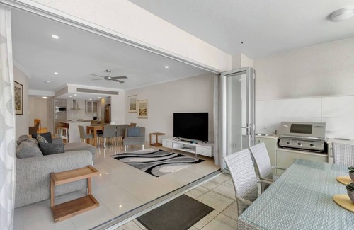 Palm Cove Apartment | Gris at Island Views Pool Paradise on the Beach
