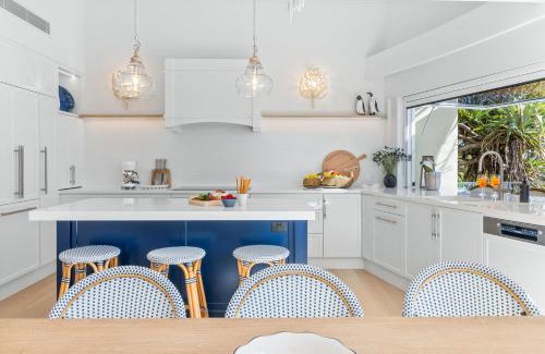 Noosa Heads Apartment | Hastings St Gem with Pool, Newly Renovated