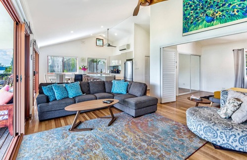 Hamilton Island Villa | Heliconia 10 Hamilton Island - oceanviews, buggy and transfers
