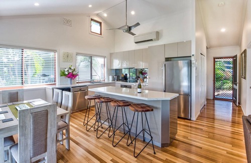 Hamilton Island Villa | Heliconia 10 Hamilton Island - oceanviews, buggy and transfers