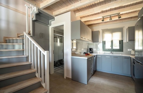 Kariotai Apartment | Holiday Apartment 'Armonia Villa Lefkada' with Sea View, Garden & Wi-Fi