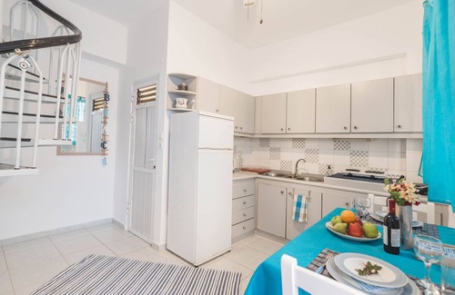 Haraki Apartment | Holiday Apartment 'Jaana and Akis 2' with Private Terrace, Wi-Fi and Air Conditioning