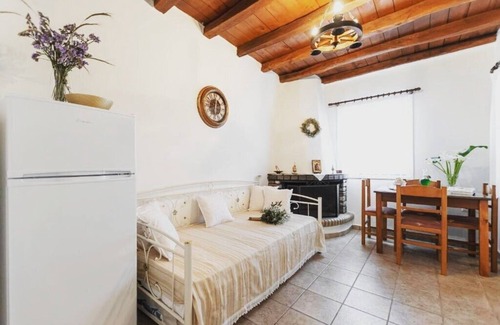 Irakleia Apartment | Holiday Home in the heart of Naxos