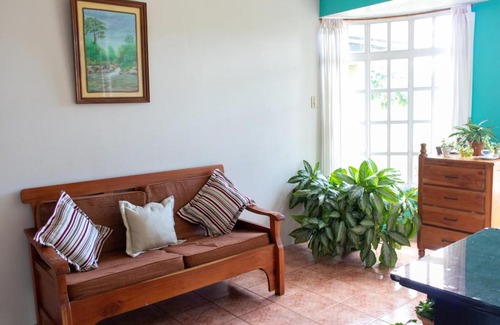 San Ramon House | Hostel Bouganvilia Bed and Breakfast