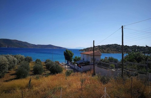 Salamis House | ILIAKTI RELAXING SEASIDE
