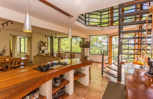 Manuel Antonio Villa | Incredible Tropical Retreat Full of Monkeys, Sloths, Toucans and much more