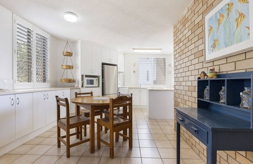Kings Beach Apartment | Jamarkos Unit 4 Kings Beach QLD