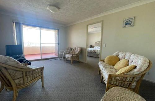 Palm Beach Apartment | Jefferson Palms - Burleigh Letting