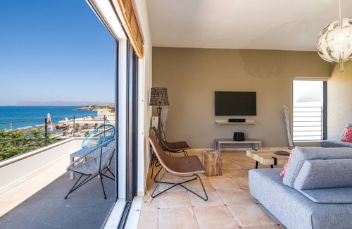 Kato Galatas Villa | Kalamaki Beach 100m away, private pool, private parking, free wifi, sandy beach