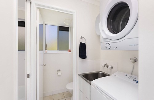Kings Beach Apartment | Kings Cove Unit 12 Kings Beach QLD