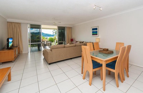 Hamilton Island Apartment | Lagoon Beachfront Lodge 003 on Hamilton Island by HamoRent