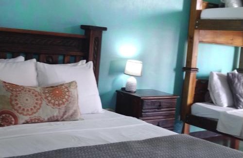 Alajuela Bed & Breakfast | Lajuela BnB & Hostel