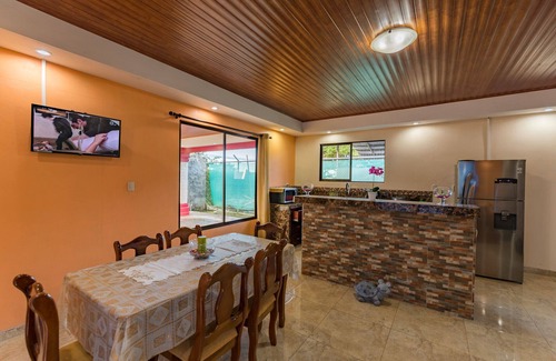 La Fortuna House | LAKE HOUSE- COZY PLACE WITH POOL AND NATURAL LAKE