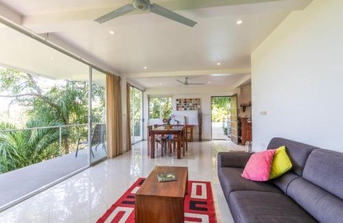 Valle Pura Vida Apartment | Lapa Roja, 2BR Ocean View Apartment in Villa Mar y Sol, Nature