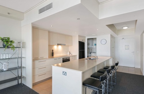 Broadbeach Apartment | Large Ocean Views 4BR Sub-Penthouse - Sierra Grand - CoastHM