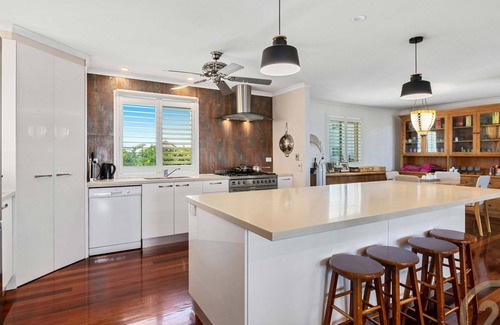 Scarborough House | Lavish Landsborough Waterfront with views and a pool