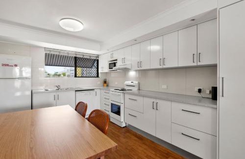 Kings Beach Apartment | Levuka Unit 12 14 Moreton Pde