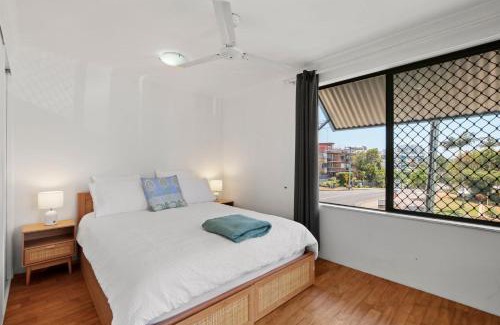 Kings Beach Apartment | Levuka Unit 12 14 Moreton Pde