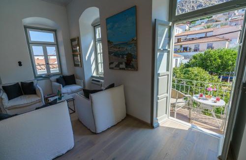 Hydra Apartment | LIVIN Hydra Legacy Suite