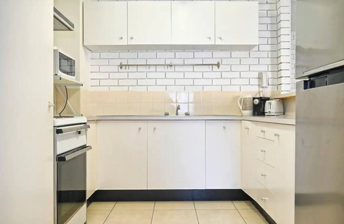 Caloundra Apartment | Location is Everything - Shops, Beaches, Views ZG3