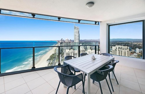 Surfers Paradise Apartment | Luxury 3-Bed Ocean View Apartment at Soul