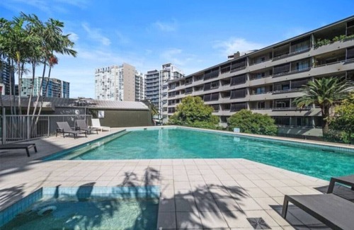 Fortitude Valley Apartment | Luxury 4BR Cozy Home Pool/Gym/Sauna/wParking @ CBD