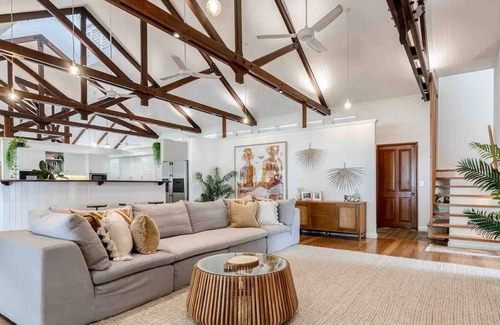 Kewarra Beach House | Luxury beachfront home 20 minutes from Cairns CBDn