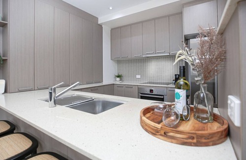 Cairns Central Business District Apartment | Luxury Cairns Stay with Pool and BBQ