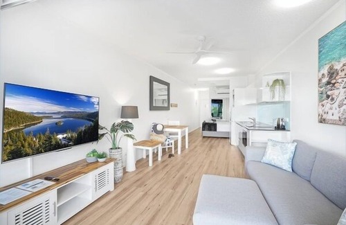 Trinity Beach Apartment | Luxury Escape in Trinity Beach!