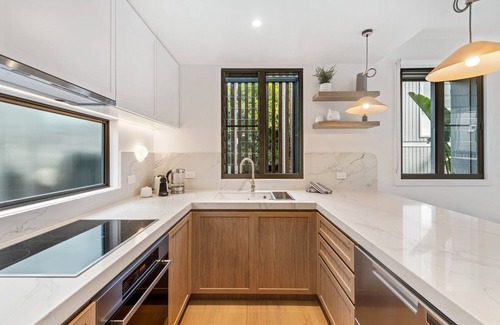 Sunshine Coast Apartment | Luxury Retreat: Villa 17 on Hastings St