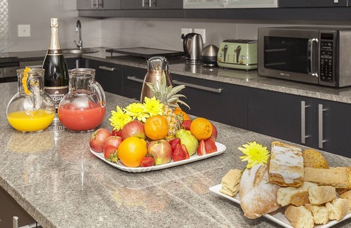 Simon's Town House | Magellan’s Hotel in Simons Town, Cape Town is a modern furnished Guest House.