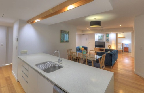 Horseshoe Bay Apartment | Maggies Beachfront Apt. 4