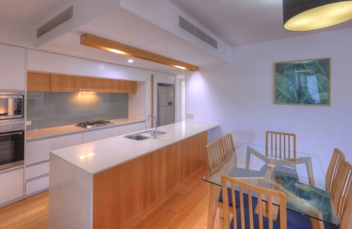 Horseshoe Bay Apartment | Maggies Beachfront Apt. 6