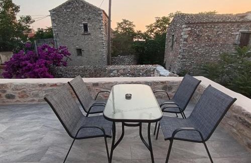 Areopoli Apartment | Mainotti's house with balcony