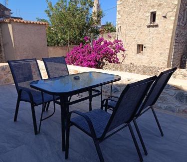 Areopoli Apartment | Mainotti's house with balcony