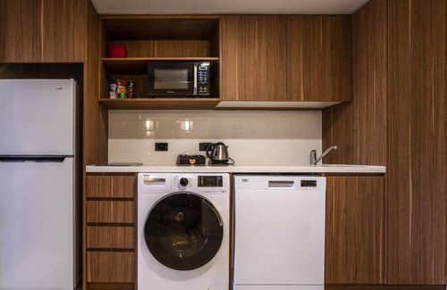 Barney Point Hotel | Mantra Gladstone