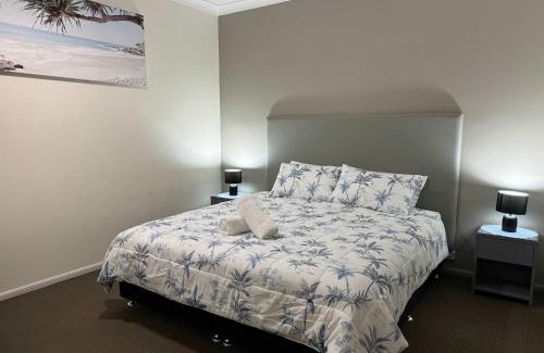 South Townsville Apartment | Marina View Apartment - Steps away from CBD, Ferry & Stadium